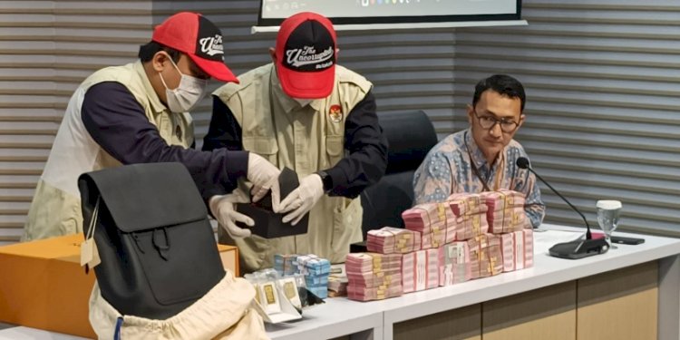 Pemilik PT Blueray Cargo Di Tahan KPK Dari OTT Bea Cukai