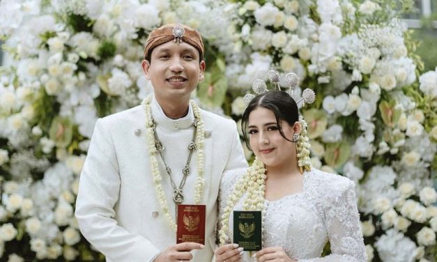 Deretan Artis Indonesia Yang Menikah Dengan Kebahagiannya