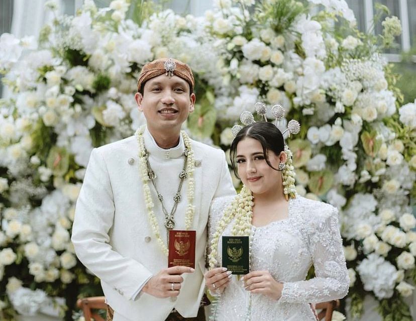 Deretan Artis Indonesia Yang Menikah Dengan Kebahagiannya