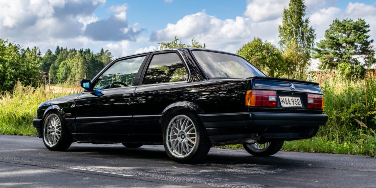 BMW E30 Coupe Sangat Di Minati Oleh Penggemar Mobil Klasik