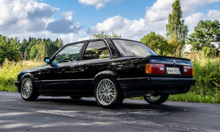 BMW E30 Coupe Sangat Di Minati Oleh Penggemar Mobil Klasik